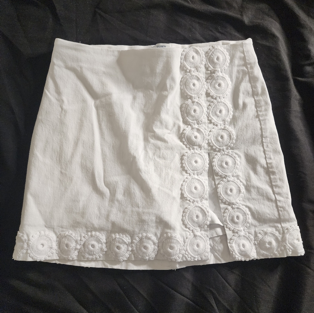 White crown & ivy mini skirt 😍